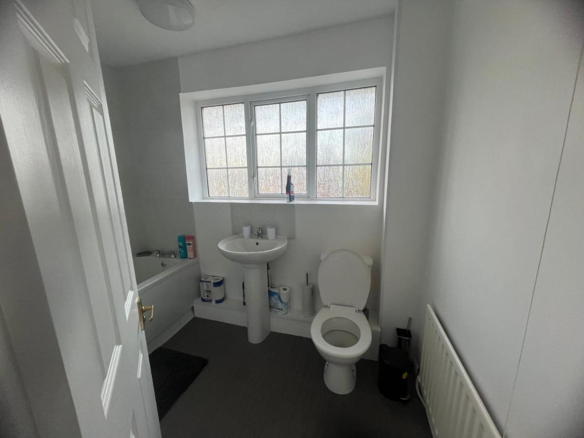 The Coral Guest House 1 Mile From Winchester Market מראה חיצוני תמונה