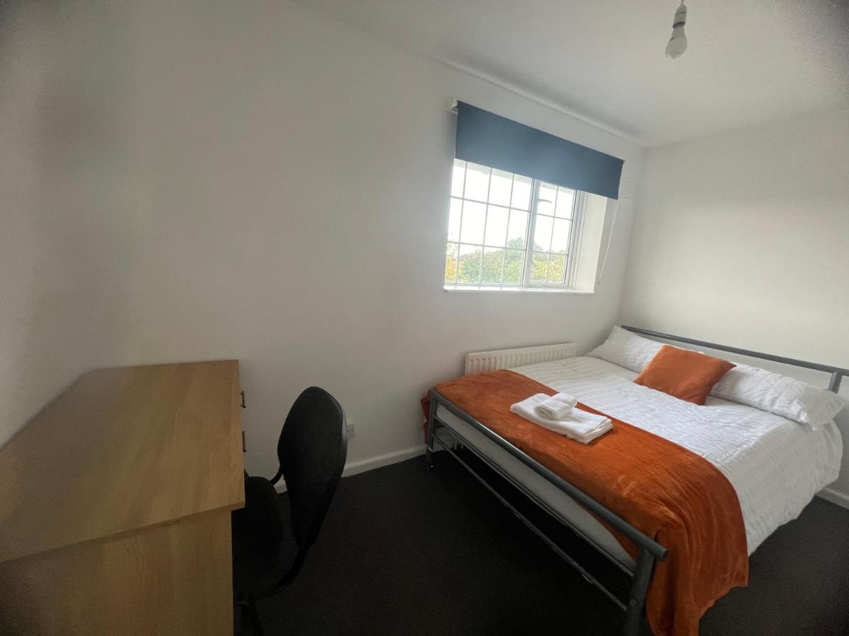 The Coral Guest House 1 Mile From Winchester Market מראה חיצוני תמונה