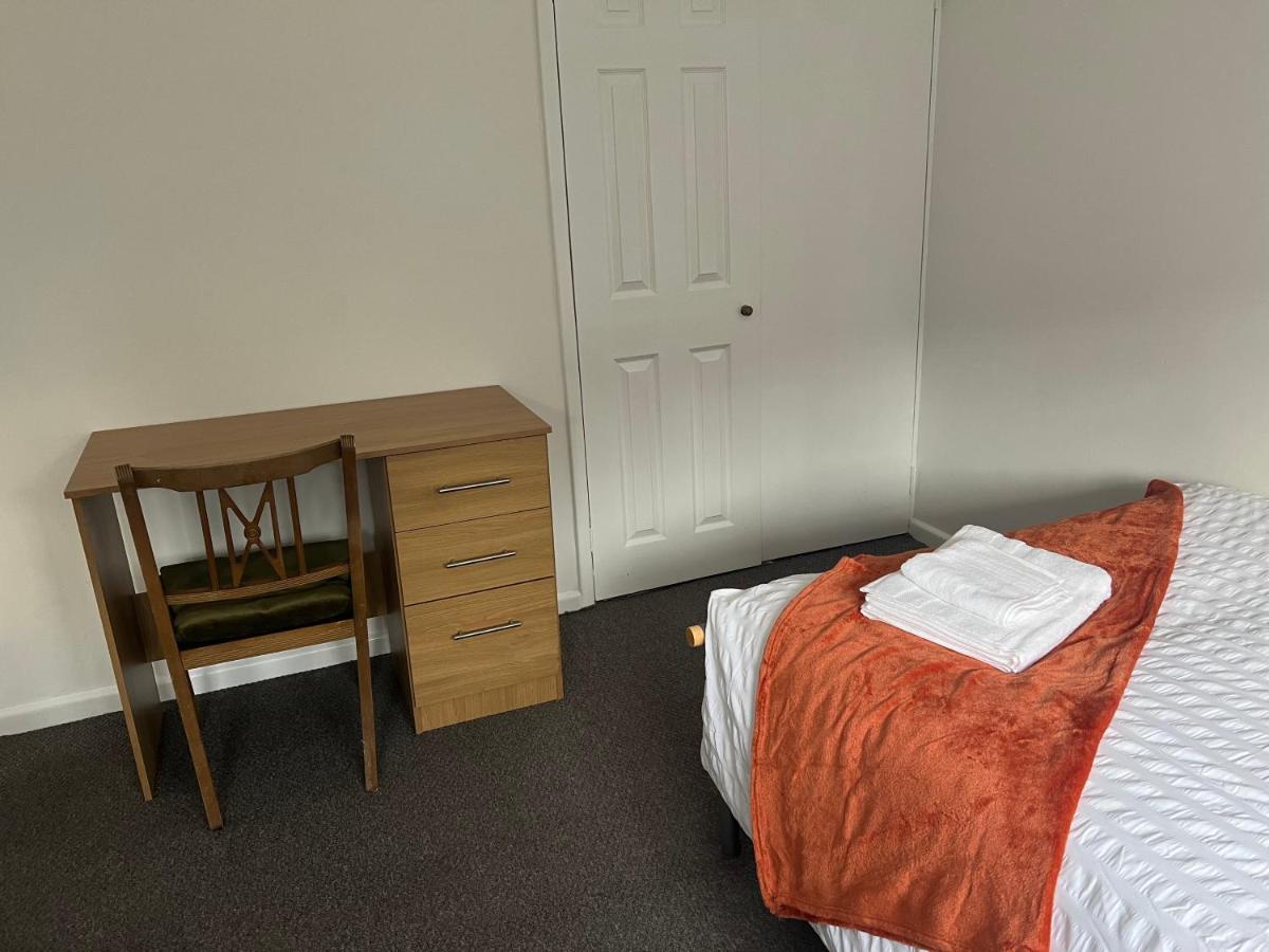 The Coral Guest House 1 Mile From Winchester Market מראה חיצוני תמונה
