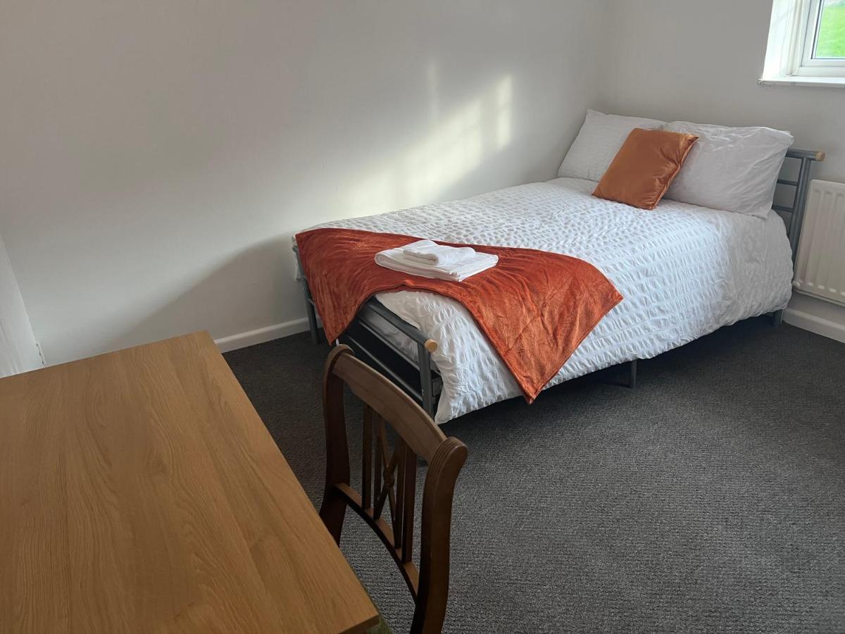The Coral Guest House 1 Mile From Winchester Market מראה חיצוני תמונה