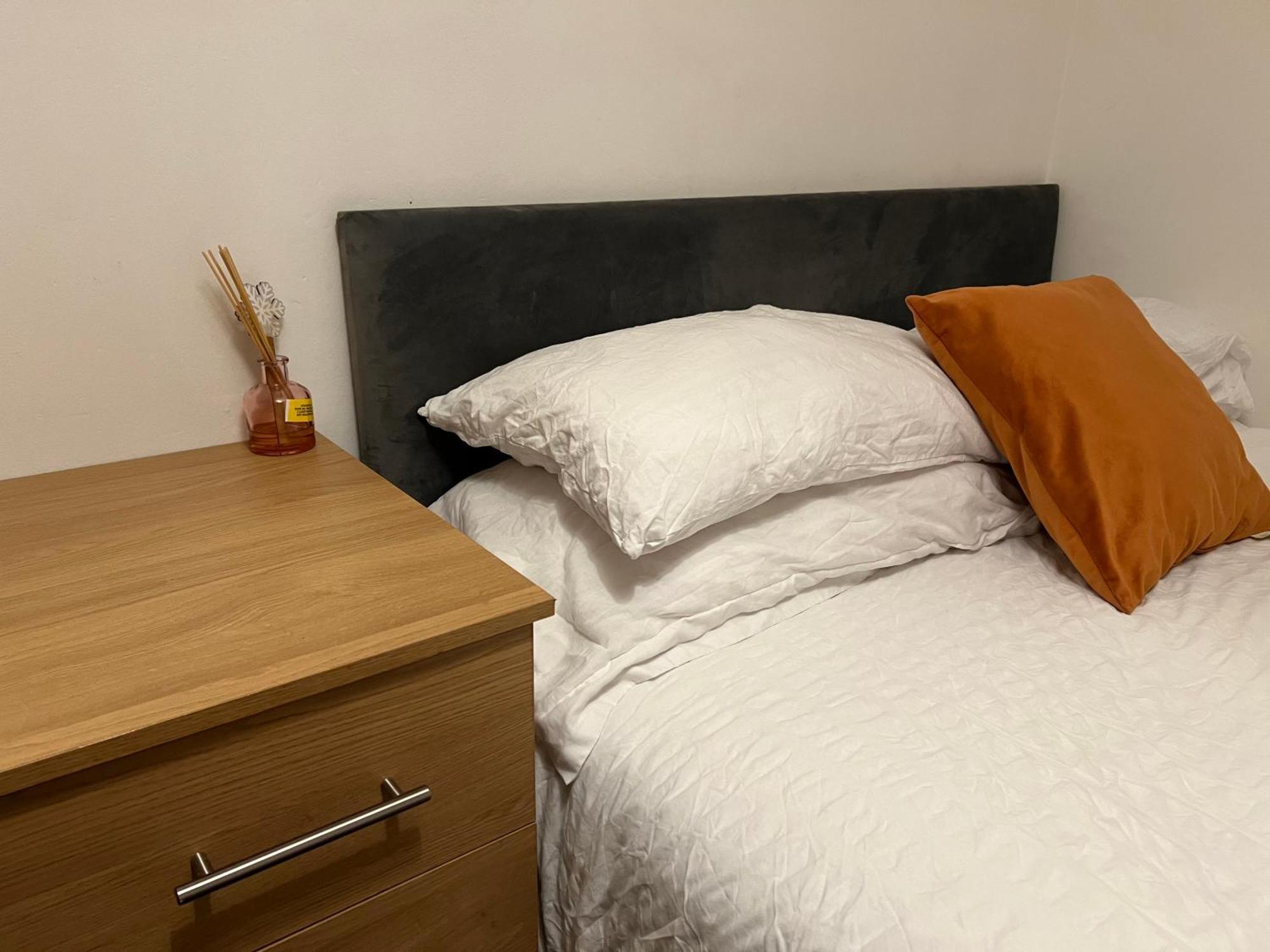 The Coral Guest House 1 Mile From Winchester Market מראה חיצוני תמונה